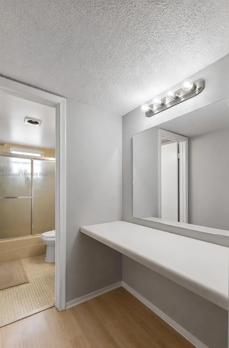 201 Berkley Rd #309 Hollywood, FL 33024