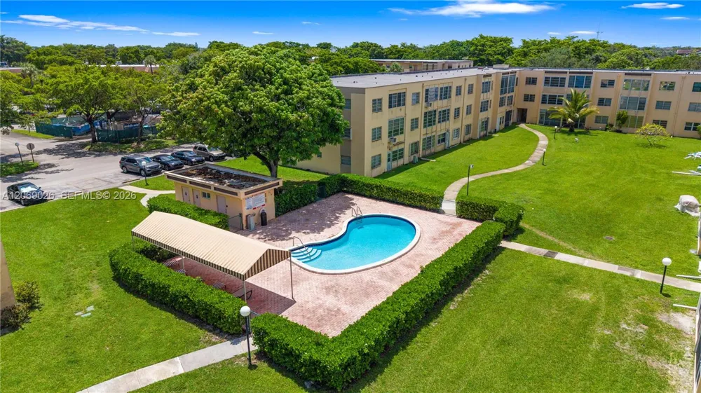 201 Berkley Rd #309 Hollywood, FL 33024
