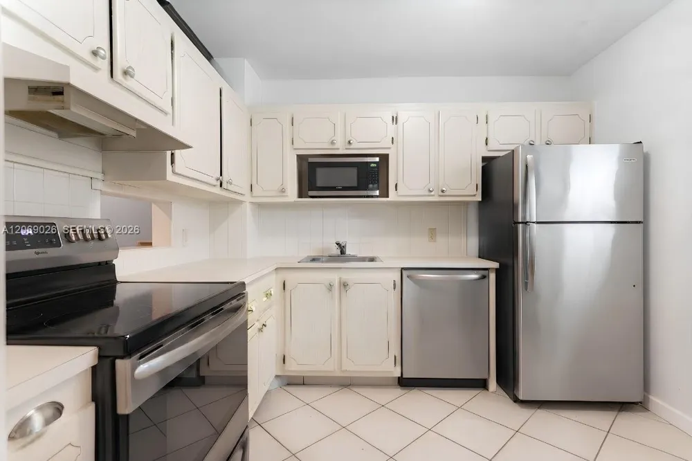 201 Berkley Rd #309 Hollywood, FL 33024