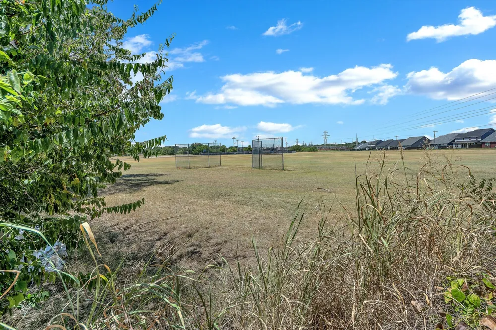 5513 Scott Drive North Richland Hills, TX 76180