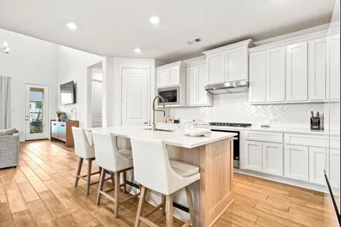 9718 Perdita Trail