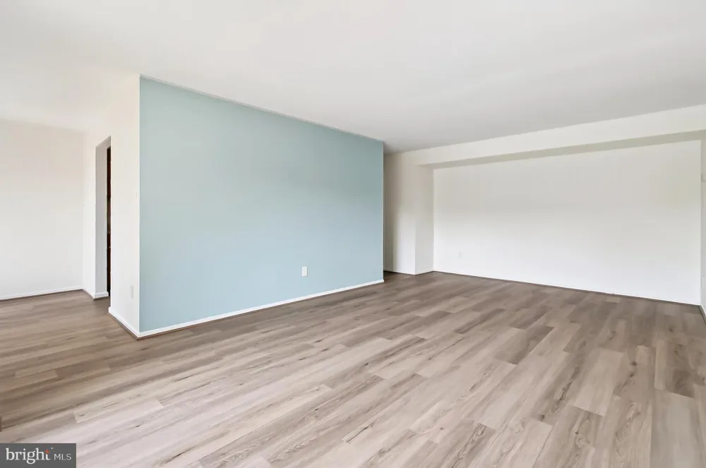 503 FLORIDA AVENUE #104 Herndon, VA 20170
