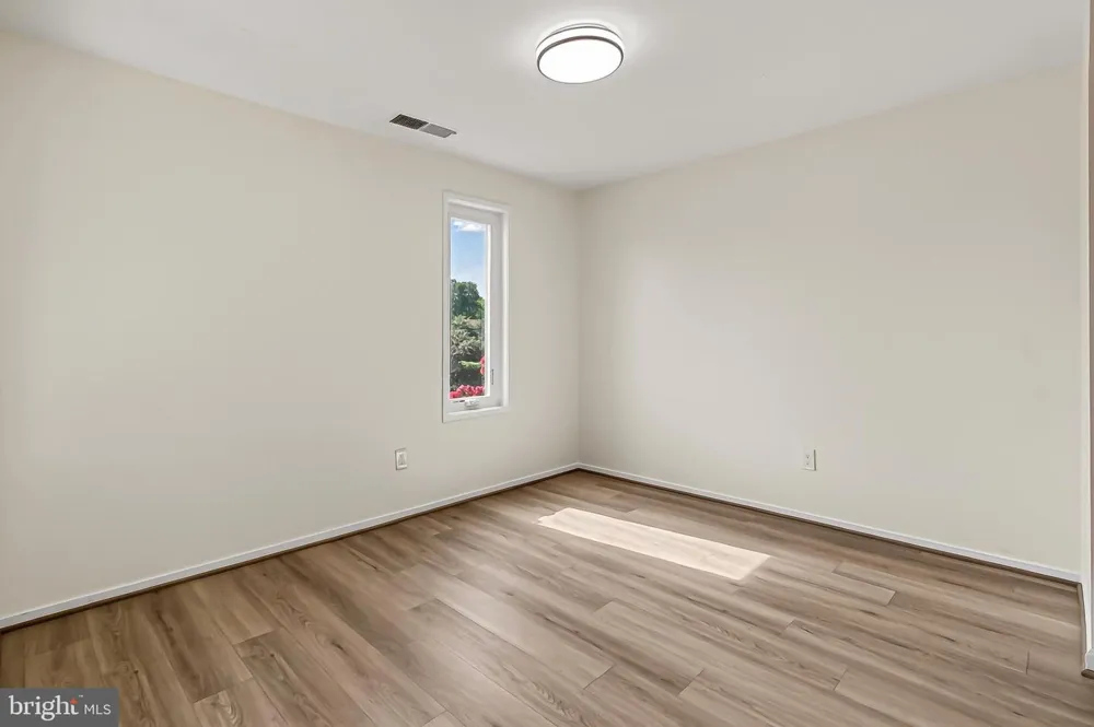 503 FLORIDA AVENUE #104 Herndon, VA 20170