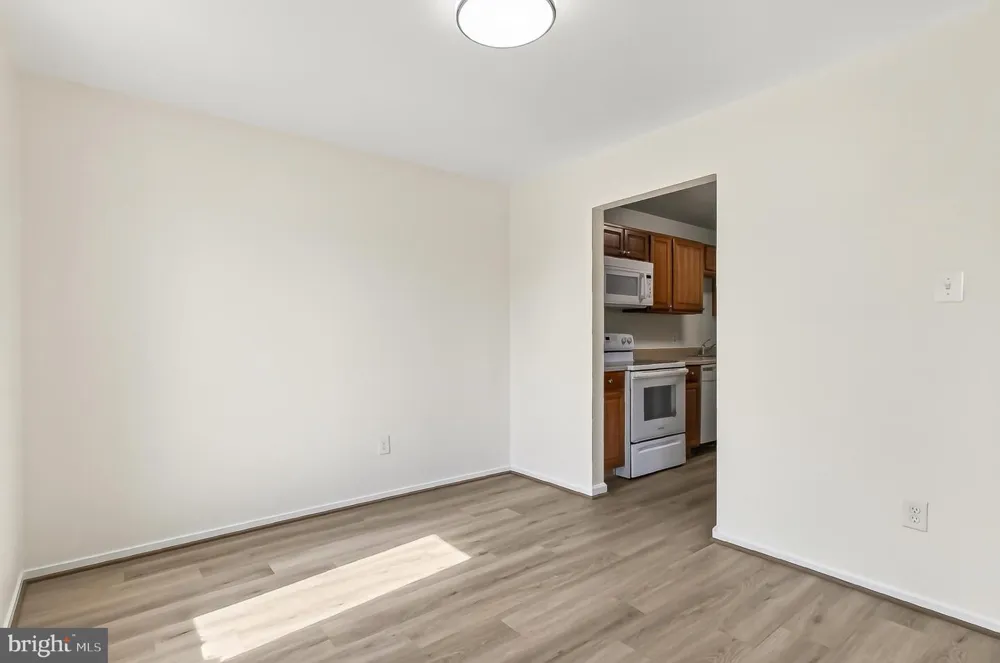503 FLORIDA AVENUE #104 Herndon, VA 20170