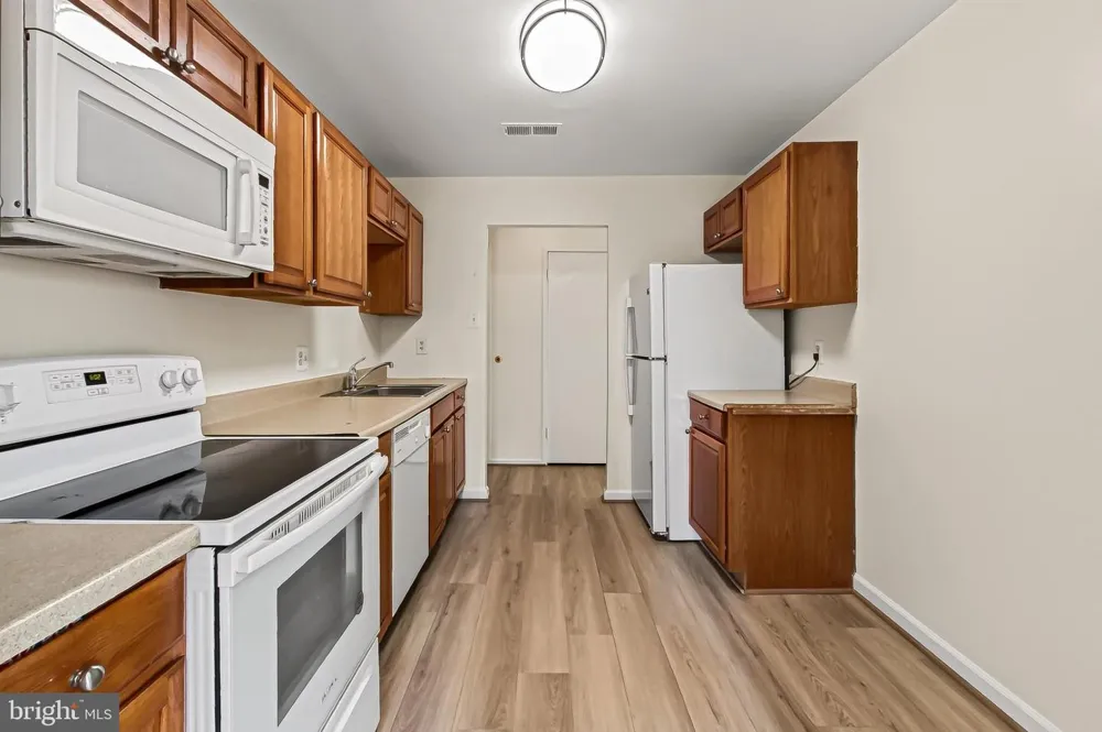 503 FLORIDA AVENUE #104 Herndon, VA 20170