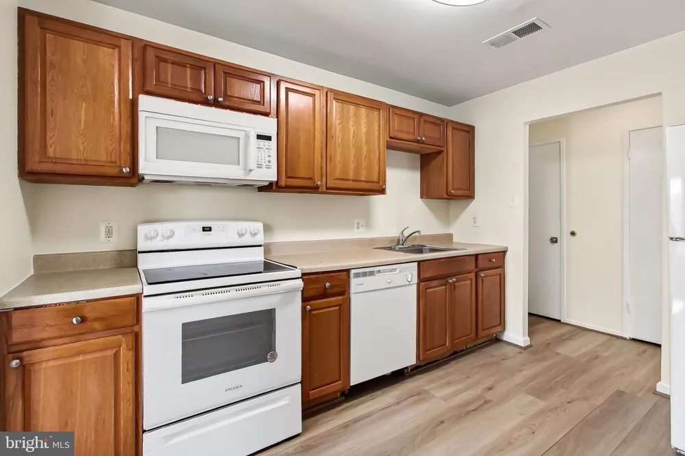 503 FLORIDA AVENUE #104 Herndon, VA 20170