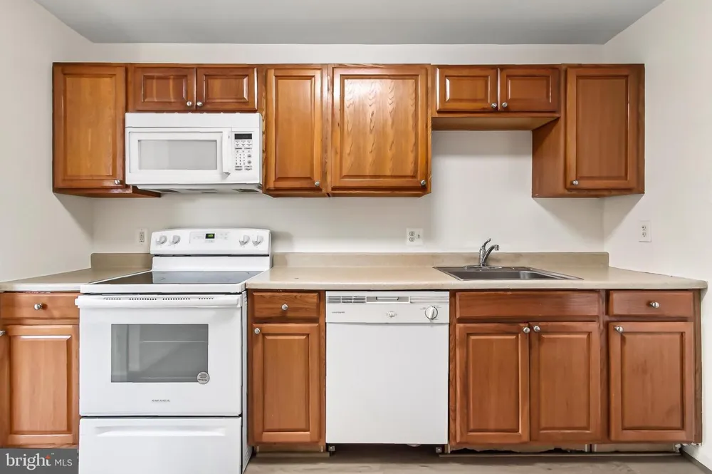 503 FLORIDA AVENUE #104 Herndon, VA 20170