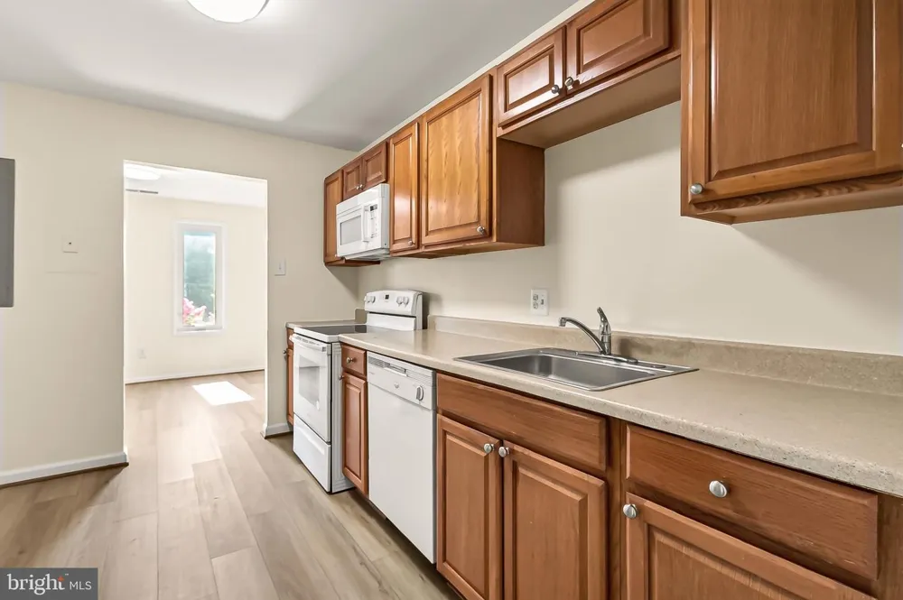 503 FLORIDA AVENUE #104 Herndon, VA 20170