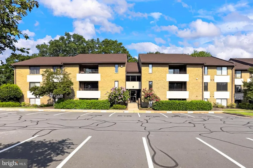503 FLORIDA AVENUE #104 Herndon, VA 20170