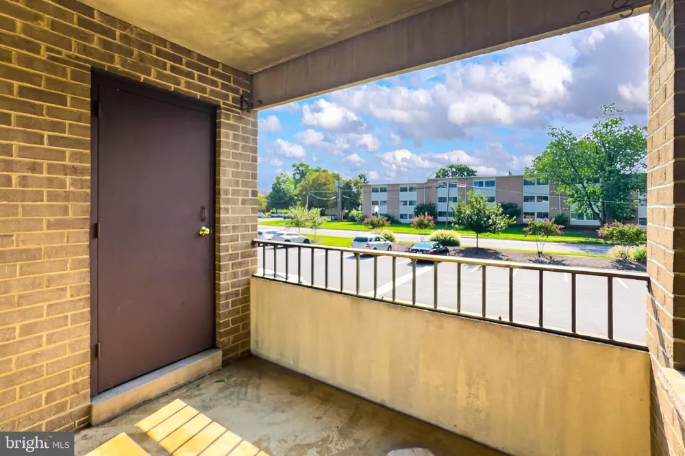 503 FLORIDA AVENUE #104 Herndon, VA 20170