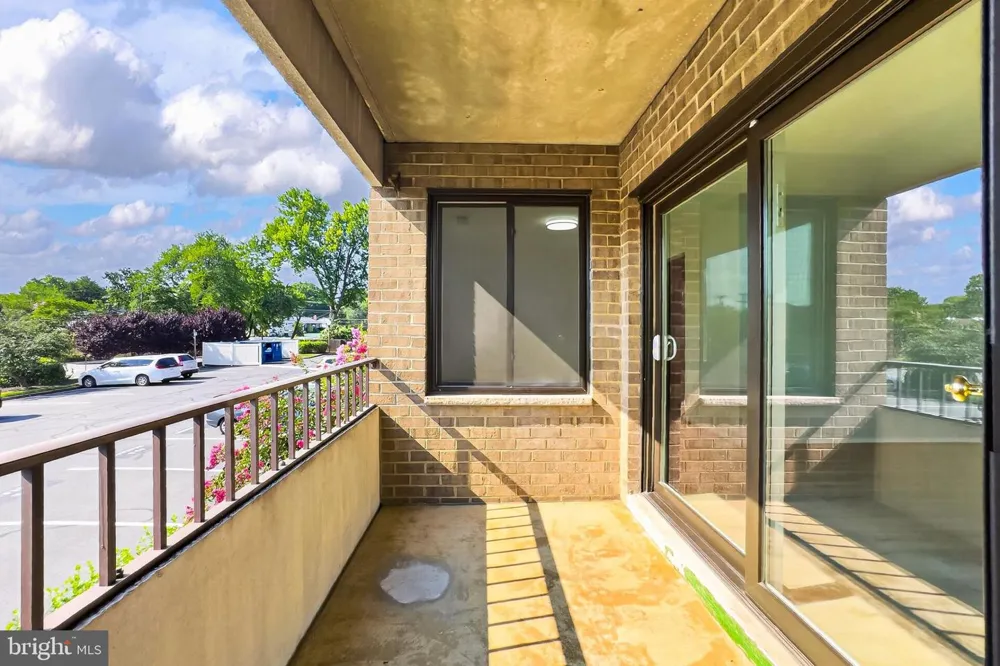 503 FLORIDA AVENUE #104 Herndon, VA 20170