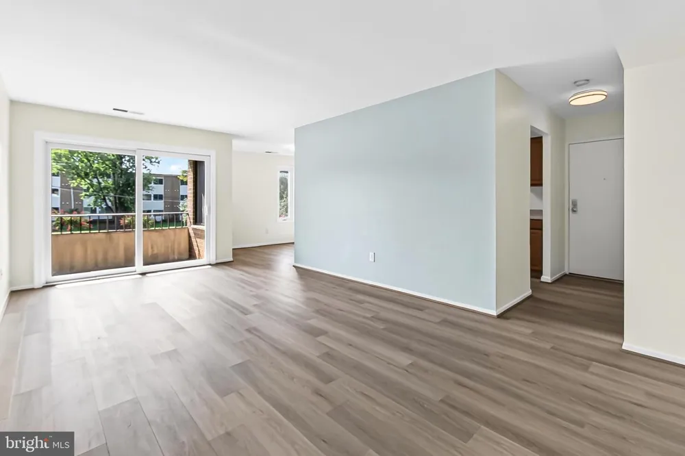 503 FLORIDA AVENUE #104 Herndon, VA 20170