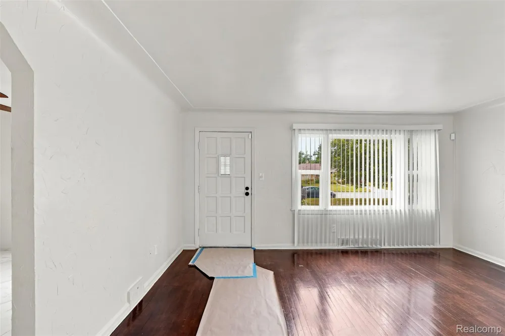 2229 E 8 Mile Road Grosse Pointe Woods City, MI 48236