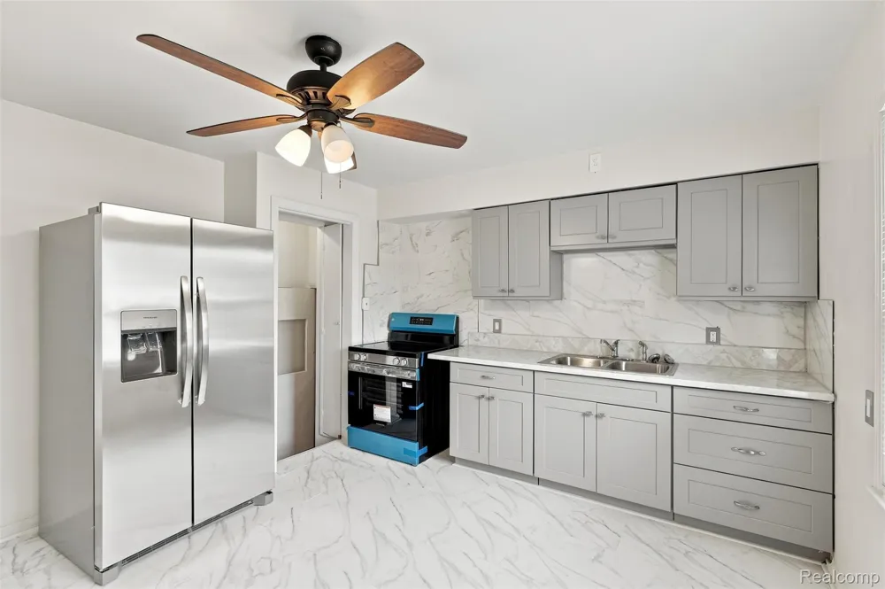 2229 E 8 Mile Road Grosse Pointe Woods City, MI 48236