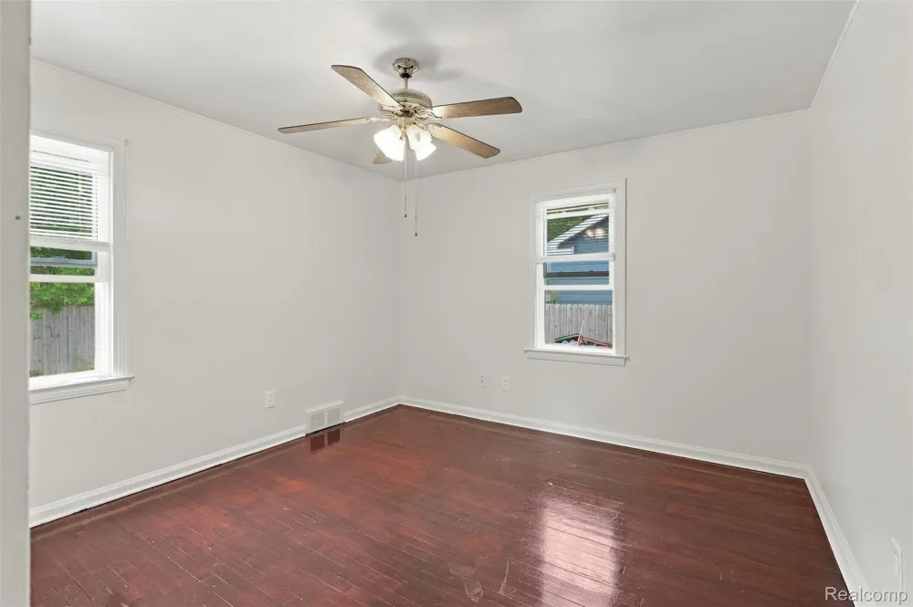 2229 E 8 Mile Road Grosse Pointe Woods City, MI 48236