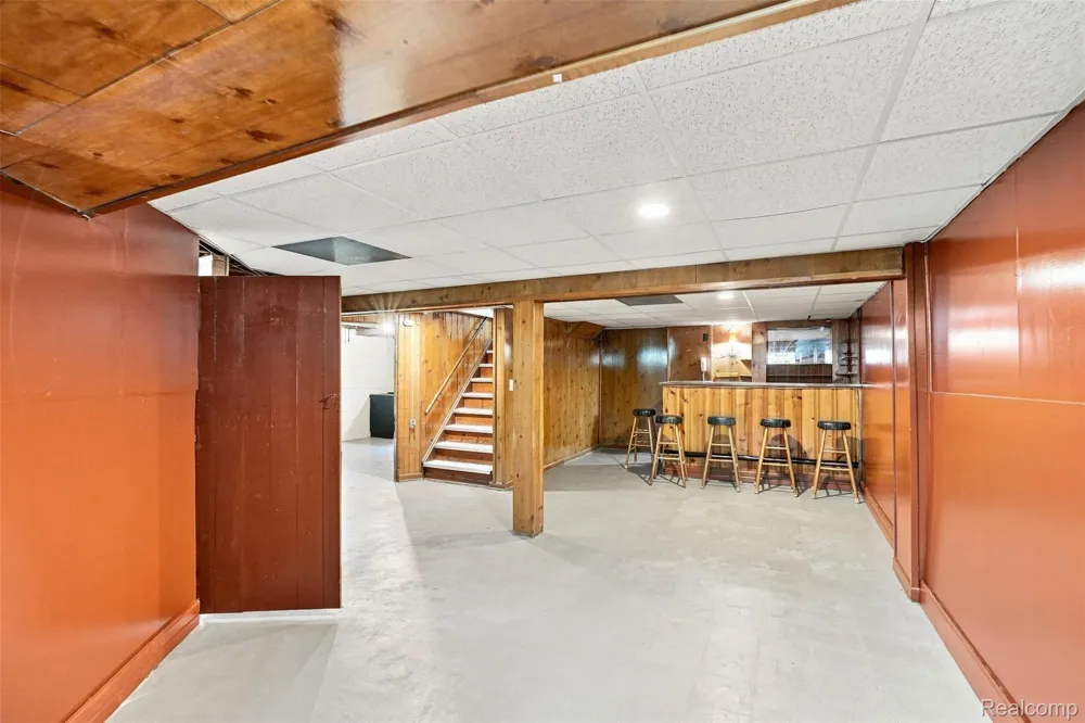 2229 E 8 Mile Road Grosse Pointe Woods City, MI 48236