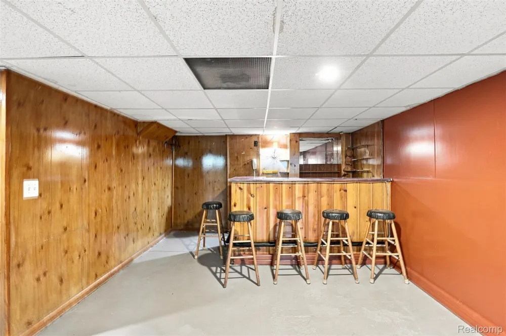 2229 E 8 Mile Road Grosse Pointe Woods City, MI 48236