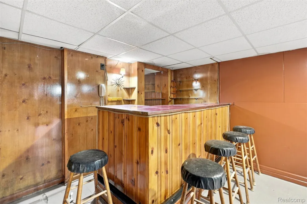 2229 E 8 Mile Road Grosse Pointe Woods City, MI 48236