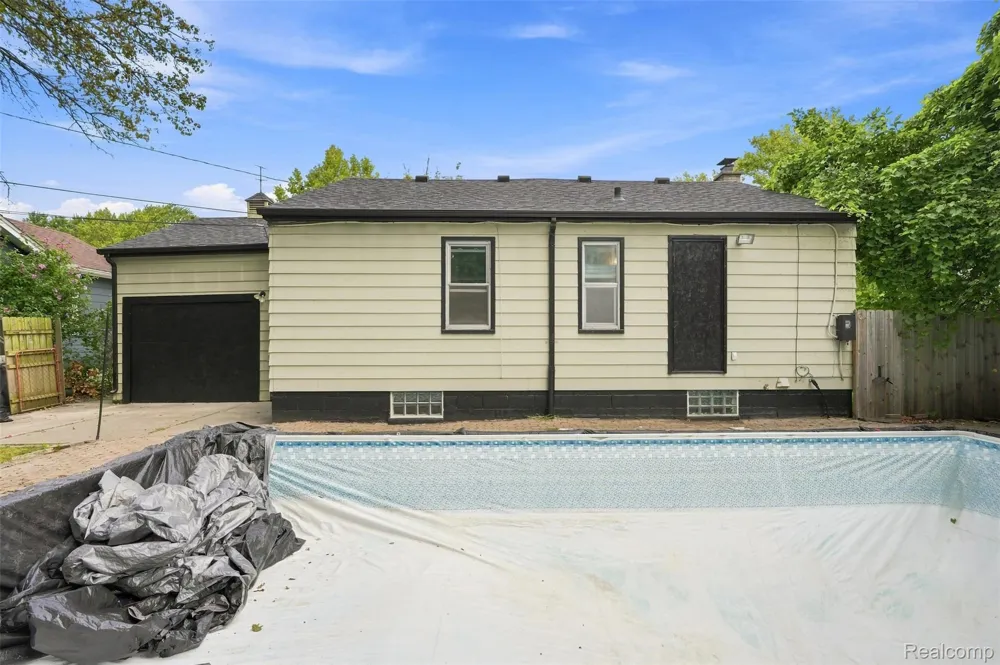 2229 E 8 Mile Road Grosse Pointe Woods City, MI 48236