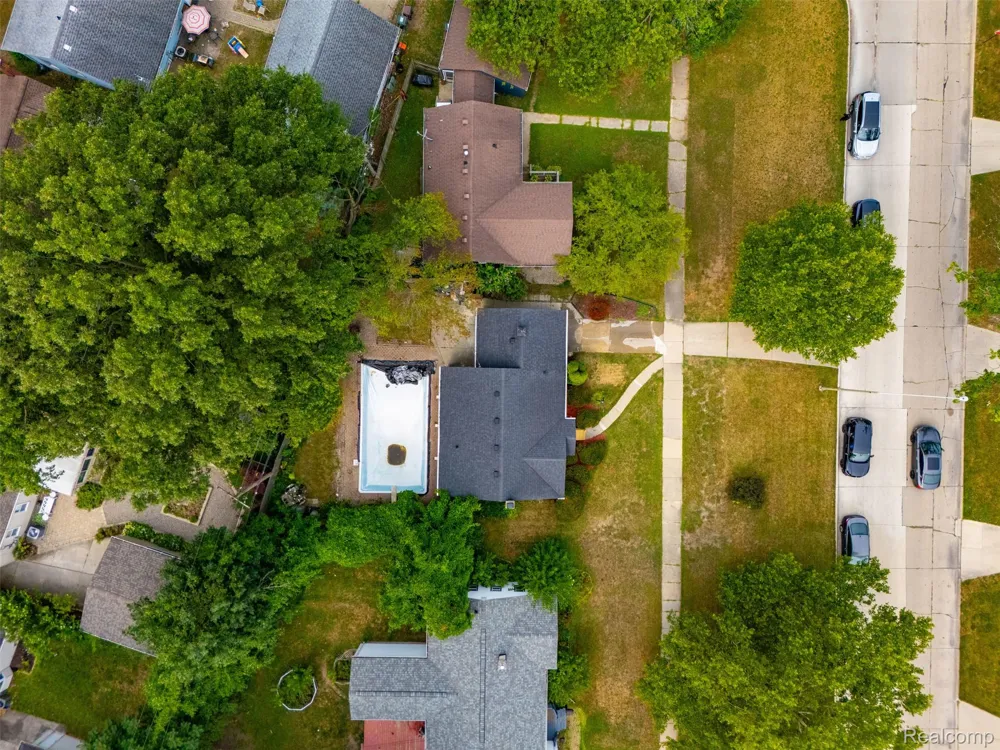 2229 E 8 Mile Road Grosse Pointe Woods City, MI 48236