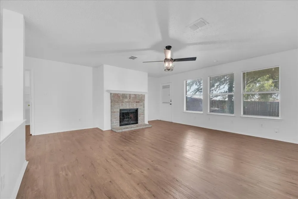 2460 Mallory Lane Lancaster, TX 75134