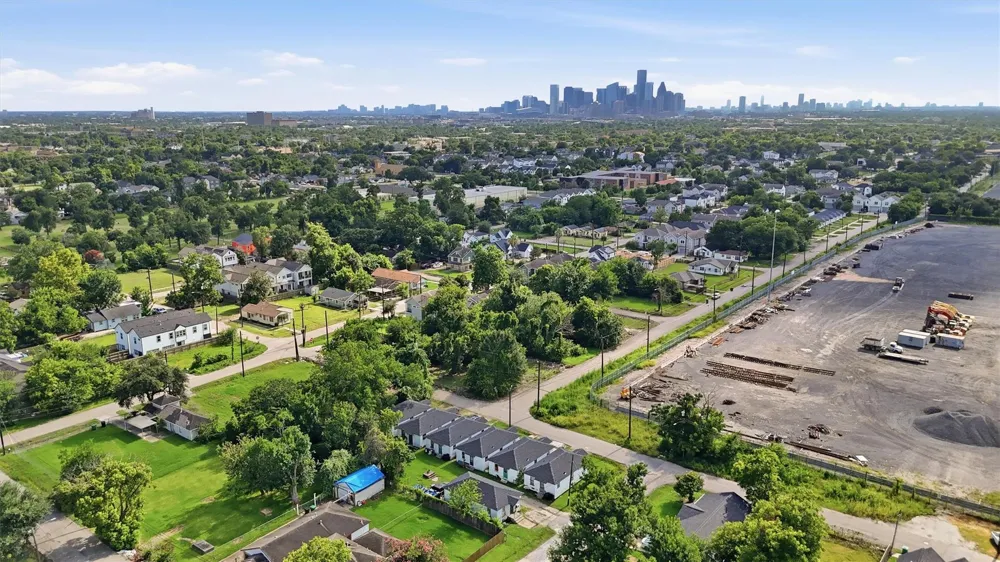 2222 Erastus Street Houston, TX 77020