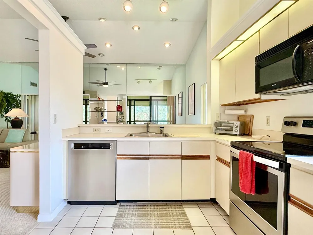 10678 OCEAN PALM WAY #202 Boynton Beach, FL 33437