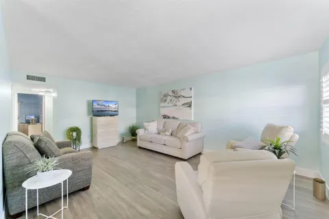 3322 CYNTHIA LANE #102