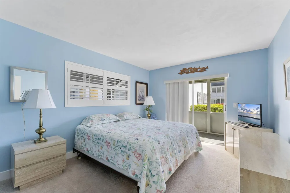 3322 CYNTHIA LANE #102 