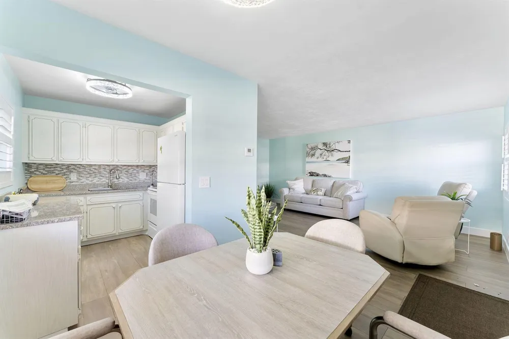3322 CYNTHIA LANE #102 