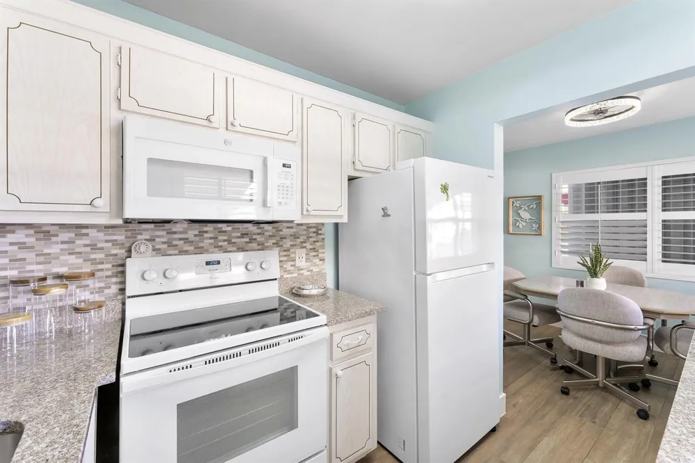 3322 CYNTHIA LANE #102 