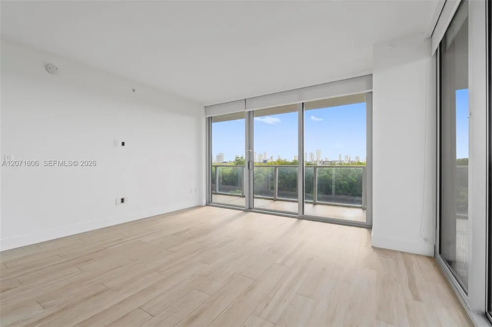 16385 Biscayne Blvd #521 North Miami Beach, FL 33160