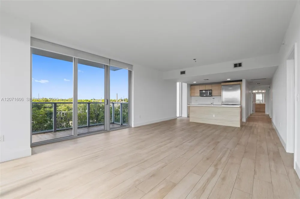 16385 Biscayne Blvd #521 North Miami Beach, FL 33160
