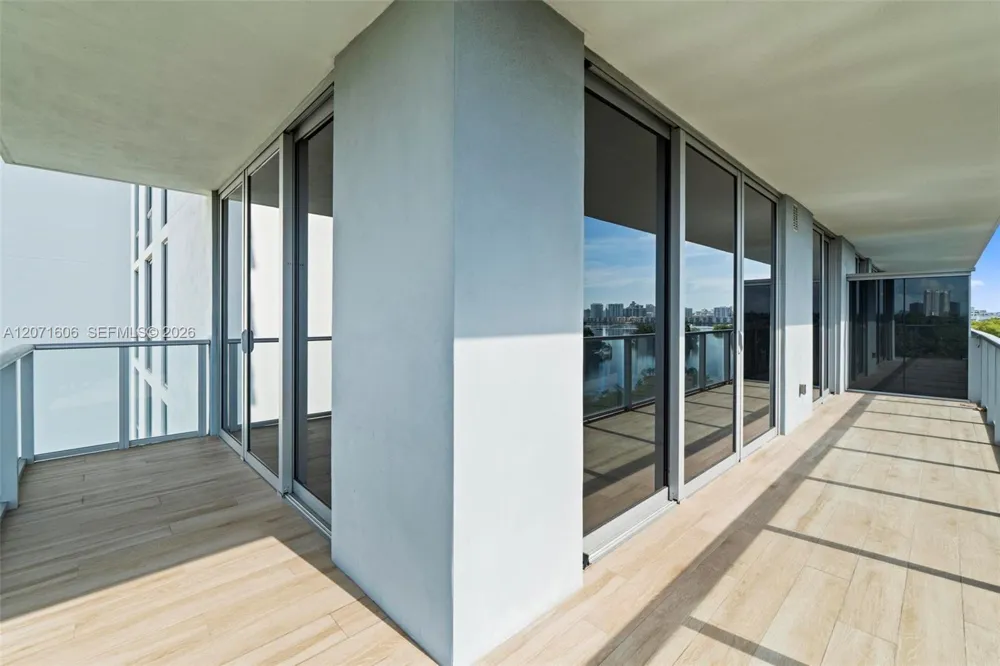 16385 Biscayne Blvd #521 North Miami Beach, FL 33160