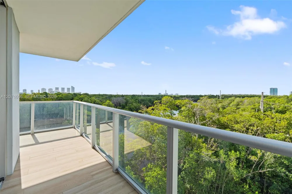 16385 Biscayne Blvd #521 North Miami Beach, FL 33160