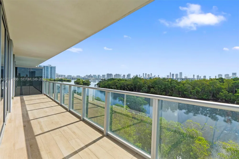 16385 Biscayne Blvd #521 North Miami Beach, FL 33160