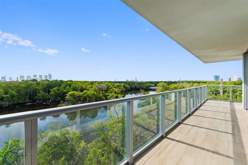 16385 Biscayne Blvd #521 North Miami Beach, FL 33160