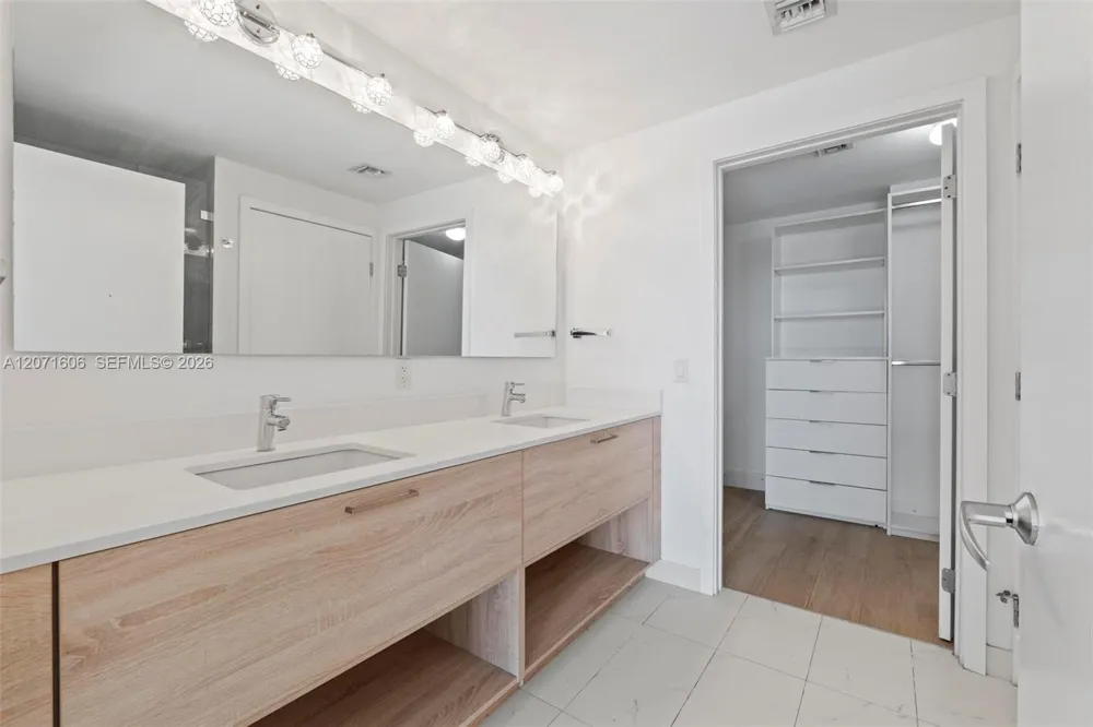 16385 Biscayne Blvd #521 North Miami Beach, FL 33160