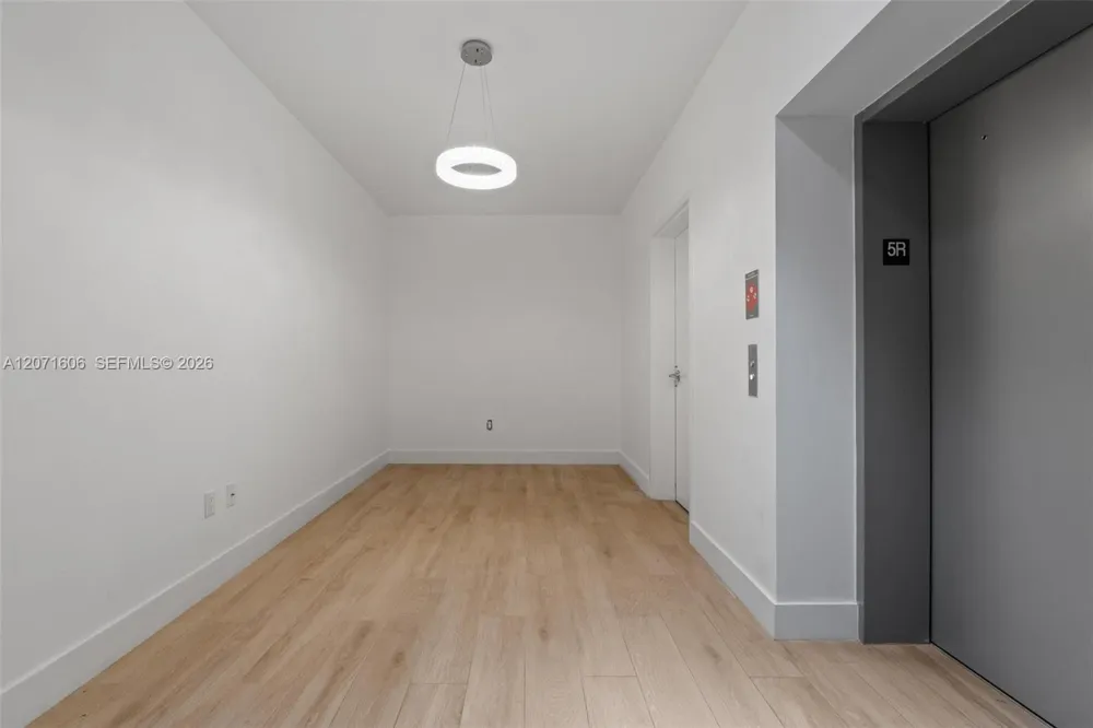 16385 Biscayne Blvd #521 North Miami Beach, FL 33160