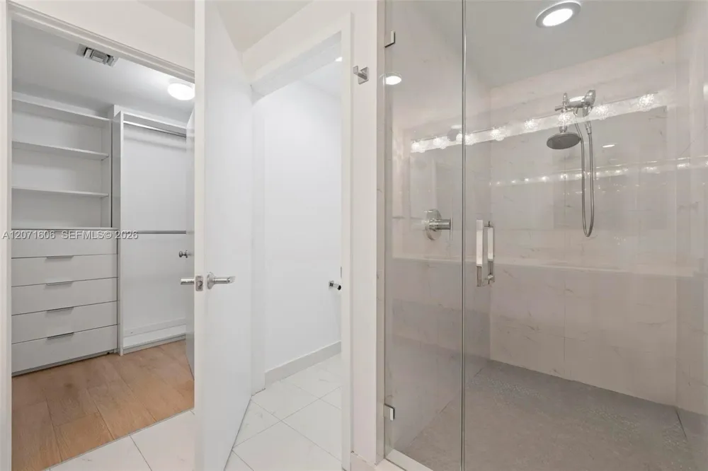 16385 Biscayne Blvd #521 North Miami Beach, FL 33160