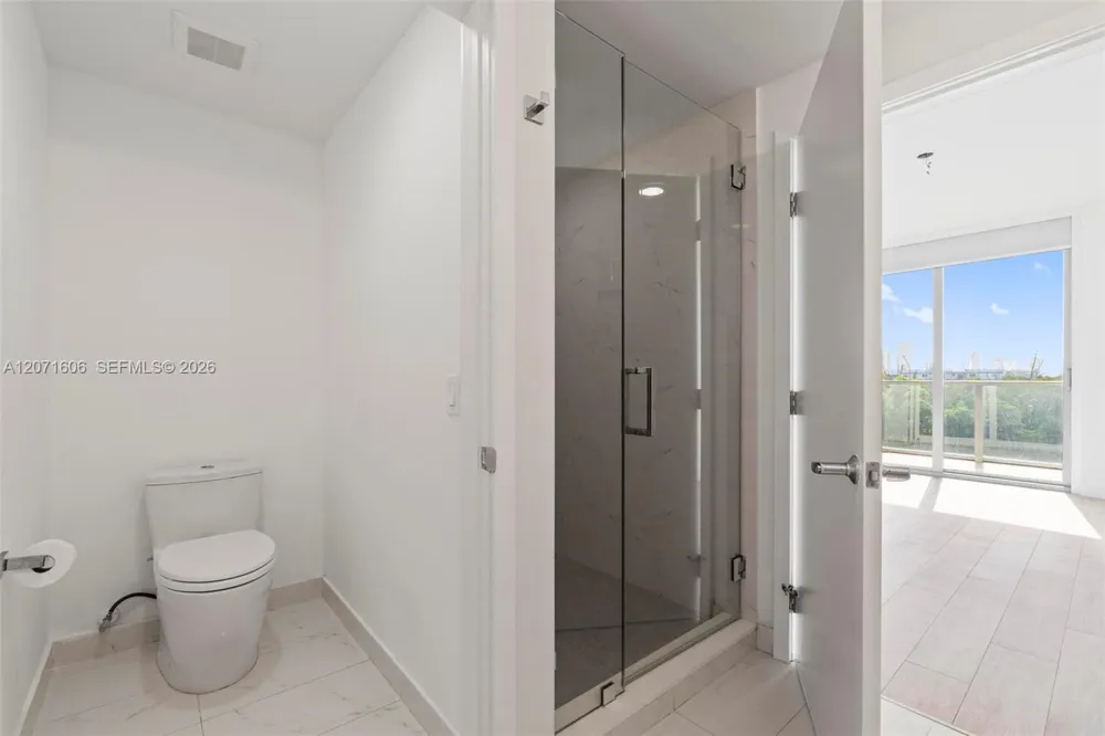 16385 Biscayne Blvd #521 North Miami Beach, FL 33160