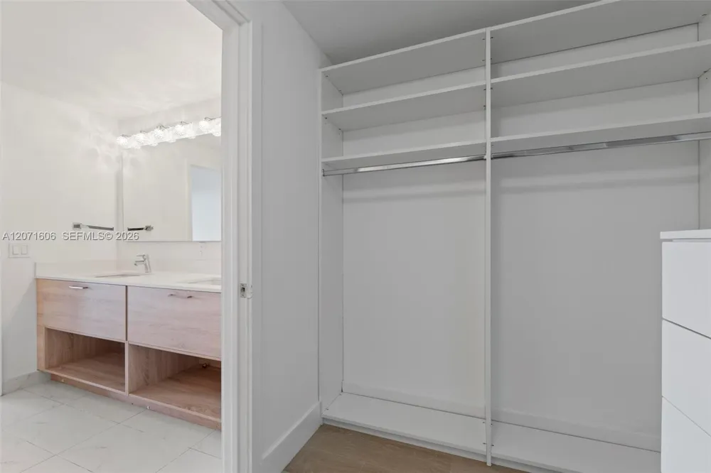 16385 Biscayne Blvd #521 North Miami Beach, FL 33160
