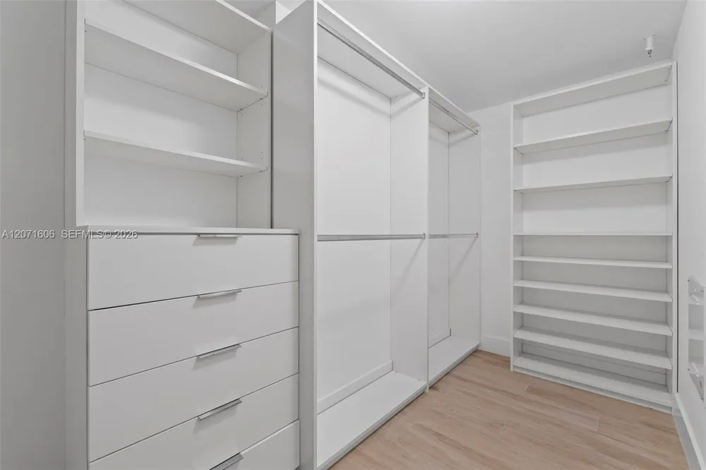 16385 Biscayne Blvd #521 North Miami Beach, FL 33160