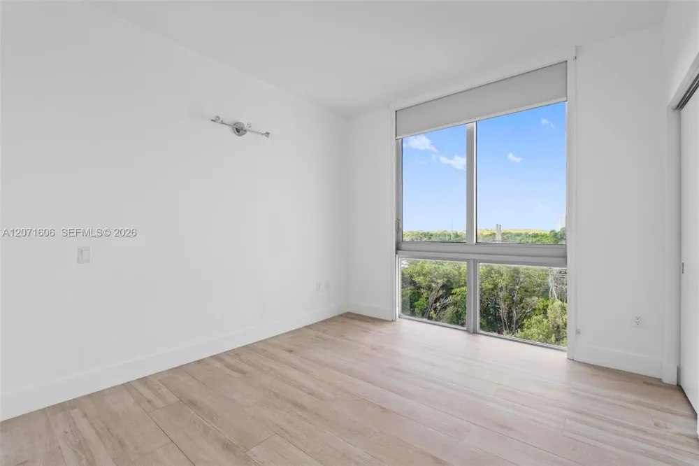 16385 Biscayne Blvd #521 North Miami Beach, FL 33160