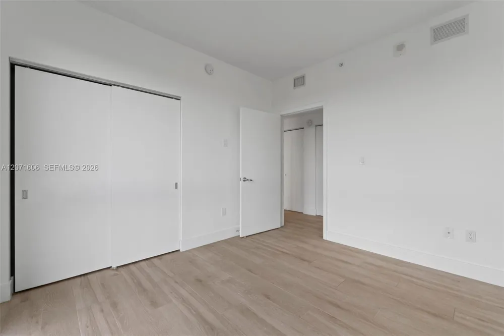 16385 Biscayne Blvd #521 North Miami Beach, FL 33160