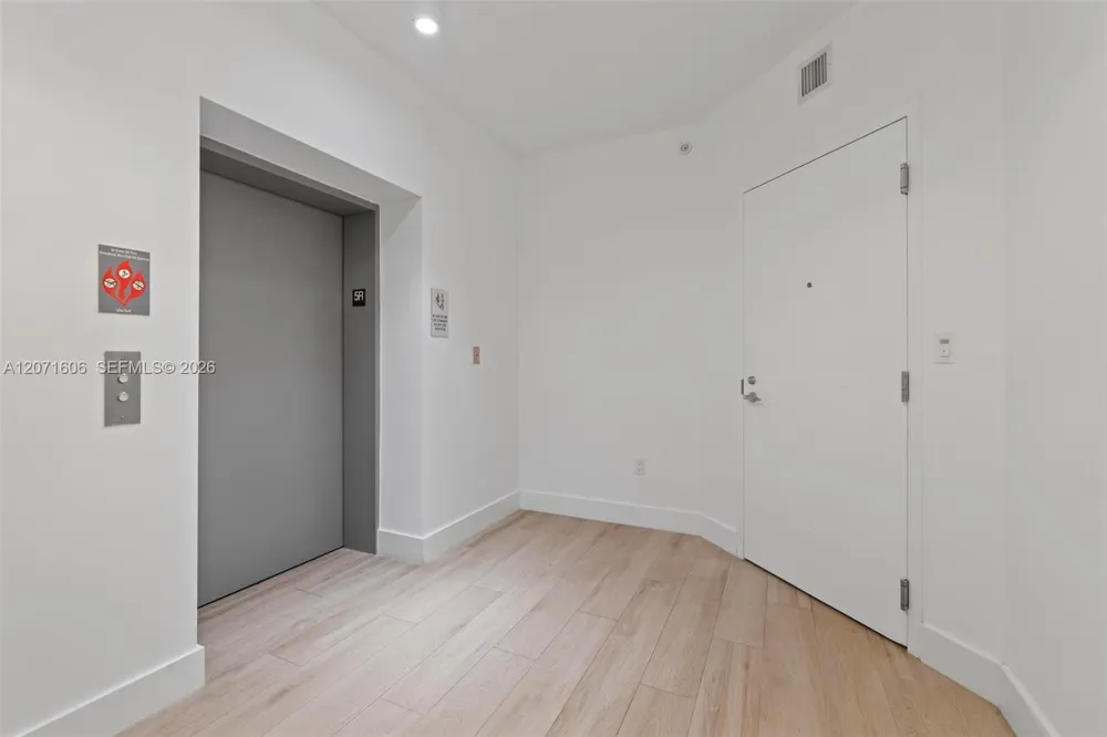 16385 Biscayne Blvd #521 North Miami Beach, FL 33160