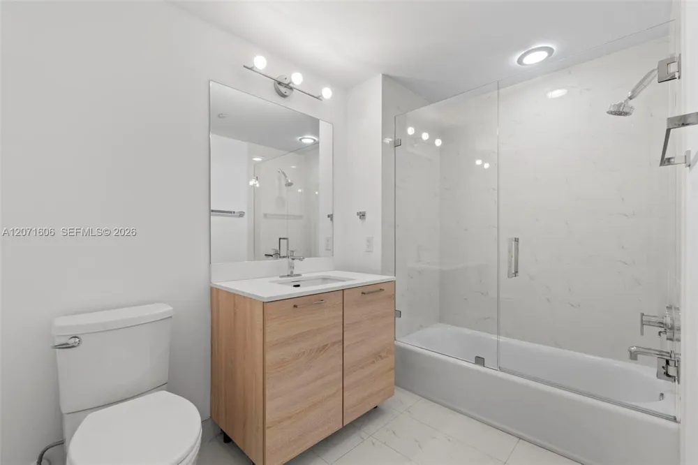 16385 Biscayne Blvd #521 North Miami Beach, FL 33160