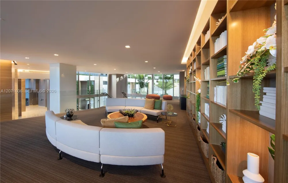 16385 Biscayne Blvd #521 North Miami Beach, FL 33160