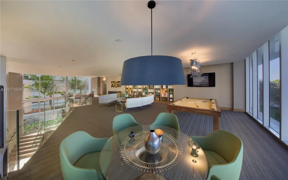 16385 Biscayne Blvd #521 North Miami Beach, FL 33160