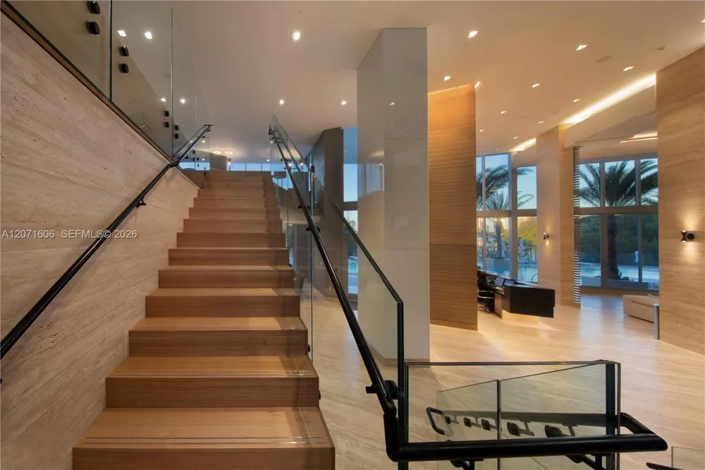 16385 Biscayne Blvd #521 North Miami Beach, FL 33160